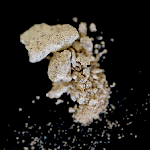 Heroin Pulver, komplex zusammengesetzt, mit extrem hohem Diamorphin- und hohem Noscapingehalt, 15.07.2025 (Berlin)